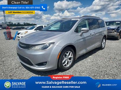 Used 2017 Chrysler Pacifica Touring-L w/ Tire & Wheel Group