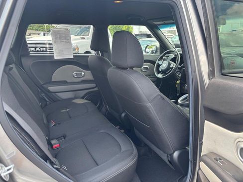 Used 2017 Kia Soul + FWD image 14