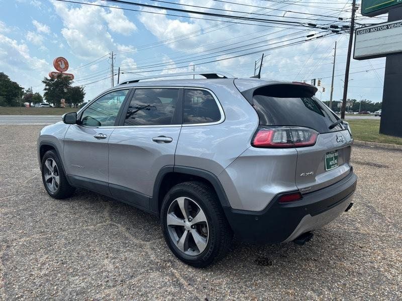 Used 2019 Jeep Cherokee Limited w/ Luxury Group AWD/4WD image 3