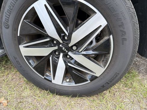 Used 2023 Kia Sorento S w/ Panoramic Sunroof Package image 6