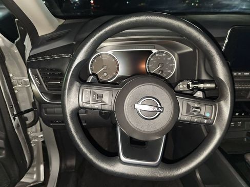 Used 2024 Nissan Rogue SV AWD/4WD image 5