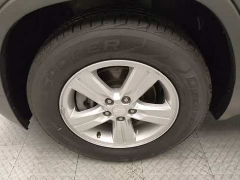 Used 2019 Chevrolet Trax LT w/ LT Convenience Package image 31