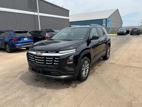 Used 2025 Chevrolet Equinox LT w/ Convenience Package II AWD/4WD image 1
