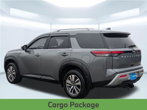 Used 2025 Nissan Pathfinder SL w/ Cargo Package FWD image 4