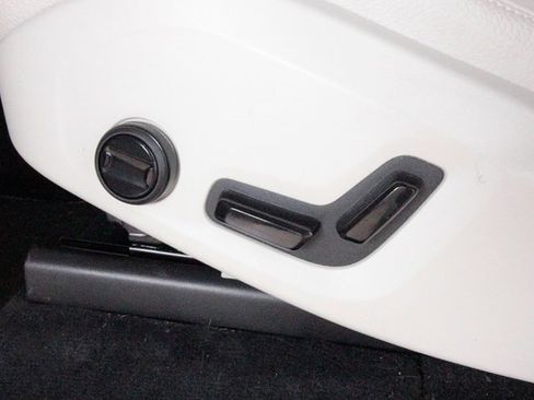 Certified 2024 Volvo XC90 B6 Plus image 12