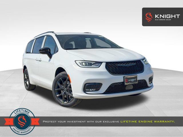 New 2026 Chrysler Pacifica Select AWD/4WD image 1
