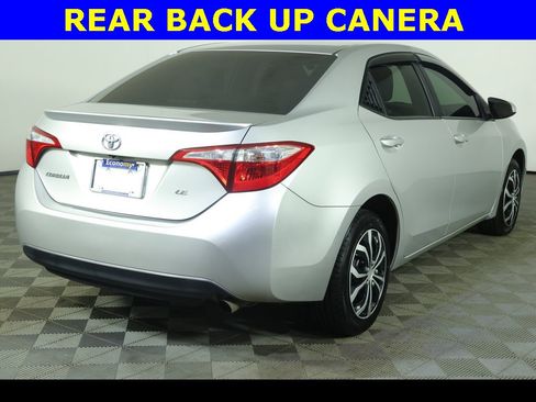 Used 2015 Toyota Corolla LE image 6