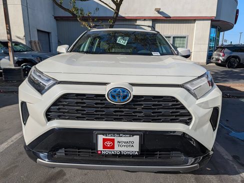 Used 2022 Toyota RAV4 SE w/ Convenience Package AWD/4WD image 8