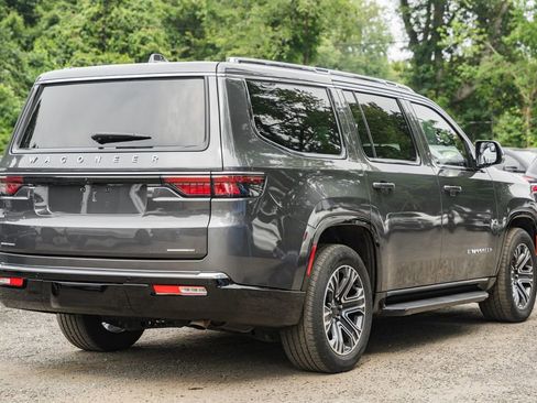 Used 2022 Jeep Wagoneer Series III image 4