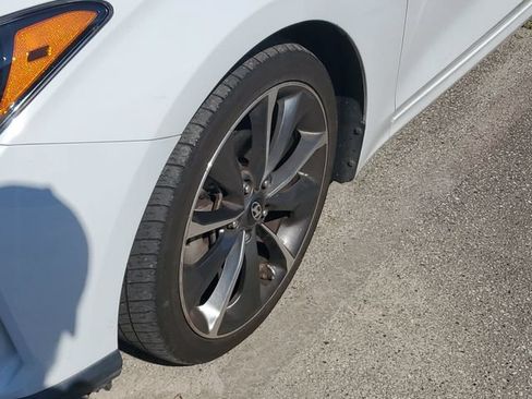 Used 2019 Hyundai Veloster 2.0 Premium FWD image 5