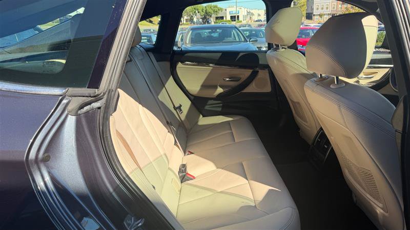 Used 2018 BMW 330i Gran Turismo xDrive AWD/4WD image 15