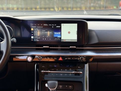 Used 2024 Kia Carnival SX Prestige image 24