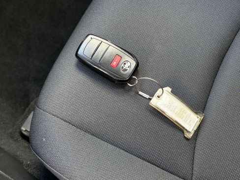 Used 2025 Toyota Corolla Cross LE image 18