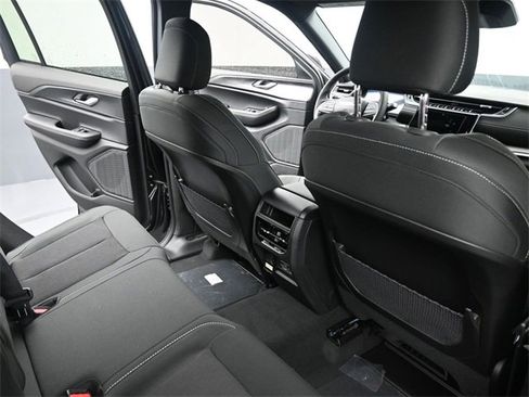 New 2025 Jeep Grand Cherokee Laredo X w/ Luxury Tech Group I image 19