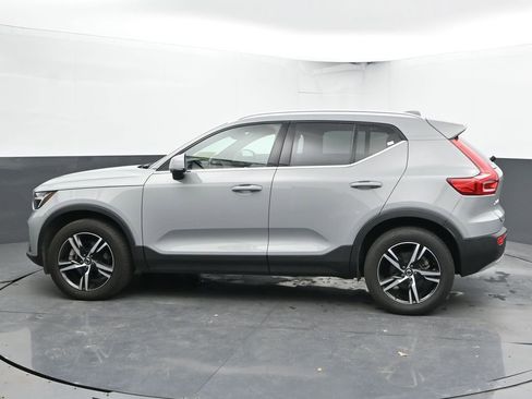 Used 2025 Volvo XC40 B5 Core image 7
