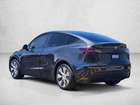 Used 2024 Tesla Model Y 2WD image 9