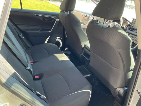 Used 2021 Toyota RAV4 LE w/ Carpet Mat Package (TMS) FWD image 19