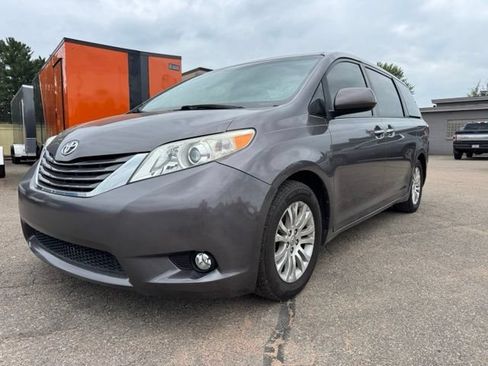 Used 2015 Toyota Sienna XLE Premium FWD image 3