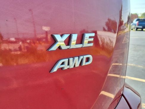Used 2017 Toyota RAV4 XLE AWD/4WD image 30