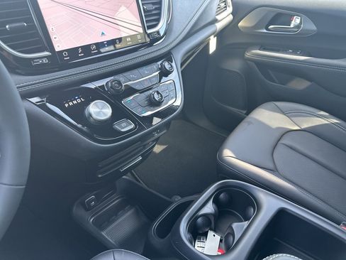 New 2026 Chrysler Pacifica Select image 74