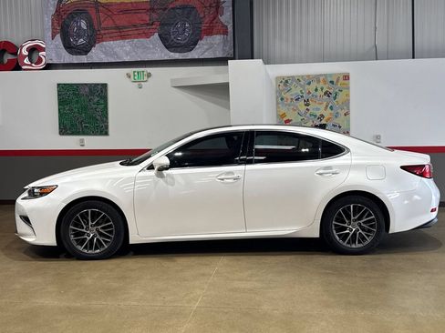 Used 2017 Lexus ES 350 w/ Navigation System Package FWD image 5
