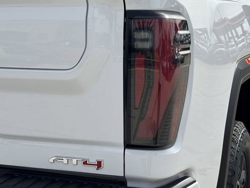 Used 2025 GMC Sierra 2500 AT4 image 5