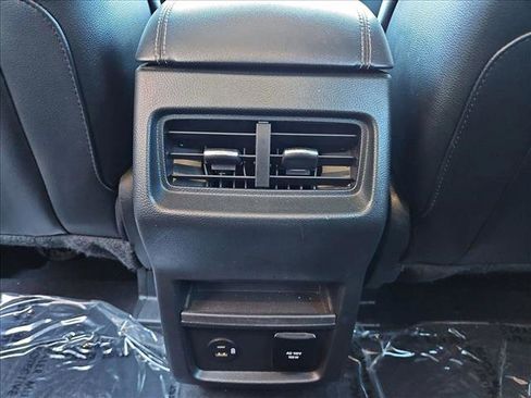 Used 2022 Ford Edge Titanium image 16