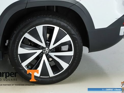 Used 2024 Volkswagen Taos SE FWD image 6