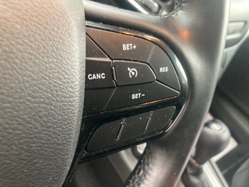 Used 2021 Jeep Cherokee Latitude Plus AWD/4WD image 37