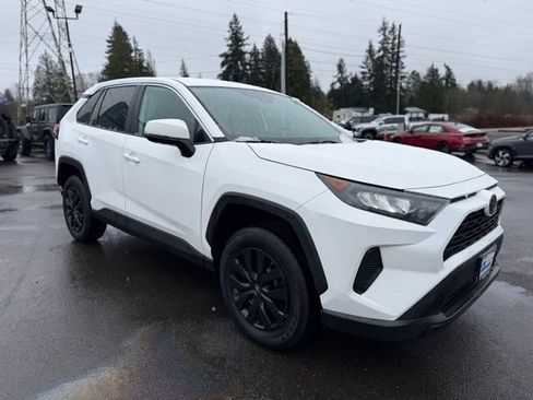 Used 2022 Toyota RAV4 LE image 3