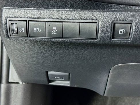 Used 2025 Toyota Corolla SE w/ SE Premium Package image 12