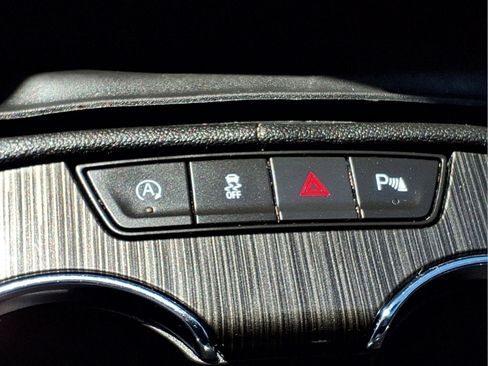 Used 2023 GMC Acadia SLT w/ Technology Package AWD/4WD image 23