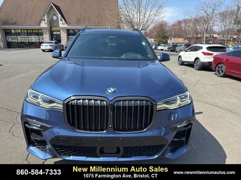 Used 2020 BMW X7 M50i image 2