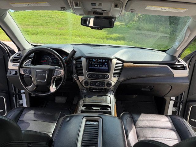 Used 2020 GMC Yukon XL Denali w/ Denali Ultimate Package RWD image 19