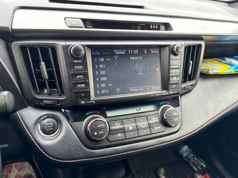 Used 2018 Toyota RAV4 SE w/ Advanced Technology Package image 22