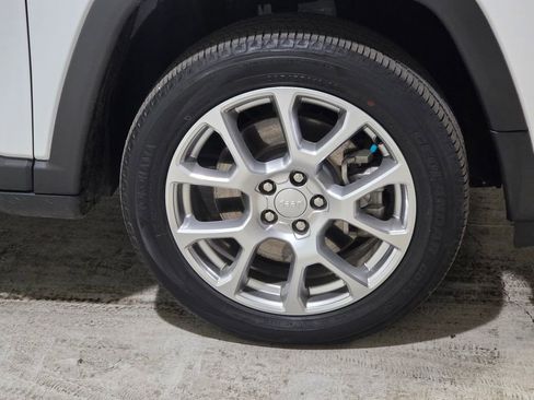 Used 2023 Jeep Compass Latitude image 15