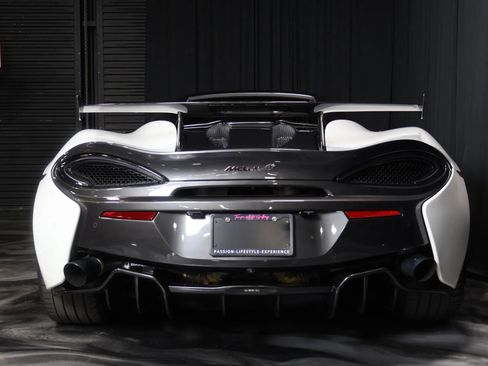 Used 2019 McLaren 570S Spider image 6