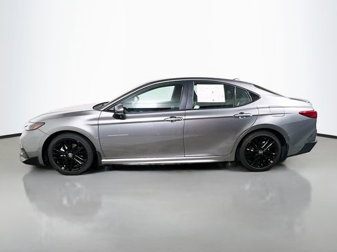 Used 2025 Toyota Camry SE FWD image 9