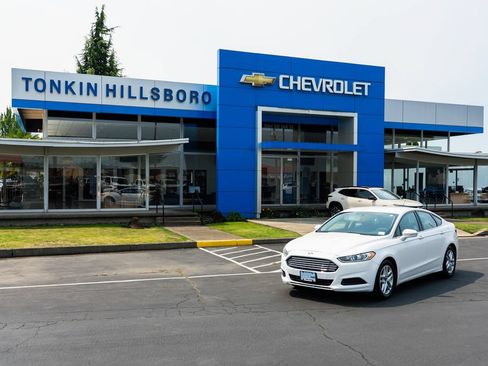 Used 2016 Ford Fusion SE FWD image 1