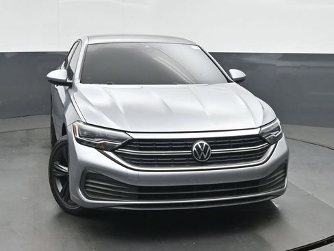 Used 2023 Volkswagen Jetta SE w/ Panoramic Sunroof Package FWD image 8