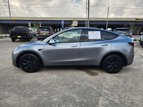Used 2025 Tesla Model Y Long Range AWD/4WD image 4