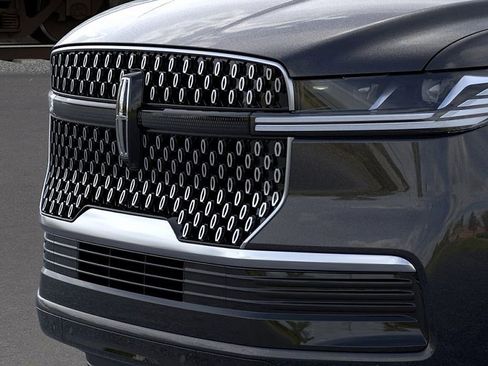 New 2026 Lincoln Navigator Reserve AWD/4WD image 17