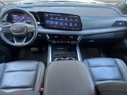 Used 2025 Chevrolet Suburban Z71 image 11