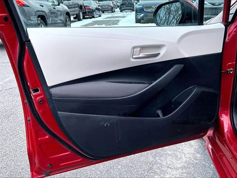 Used 2021 Toyota Corolla LE image 9