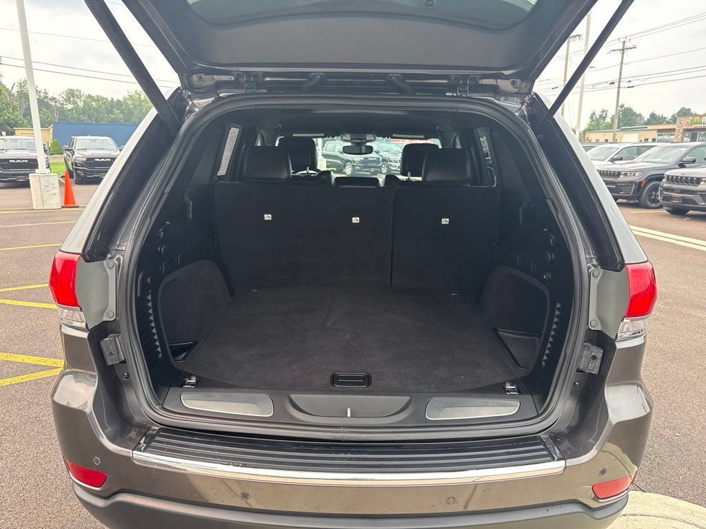 Used 2018 Jeep Grand Cherokee Limited AWD/4WD image 17