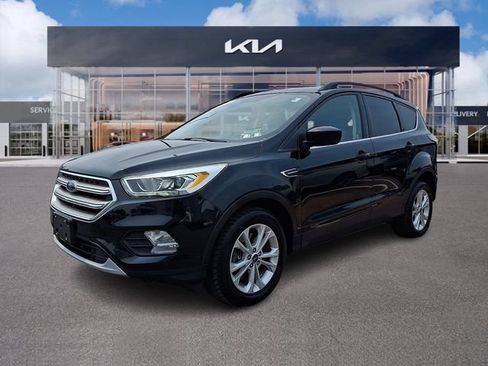 Used 2017 Ford Escape SE w/ Equipment Group 201A AWD/4WD image 3