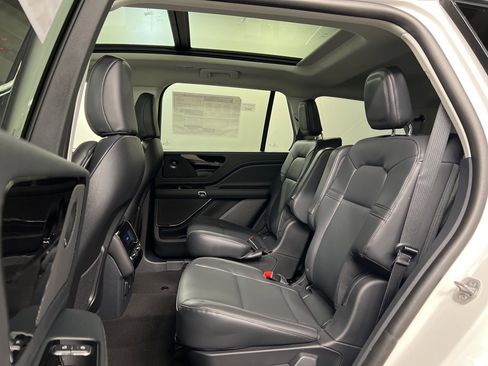 New 2026 Lincoln Aviator AWD image 33