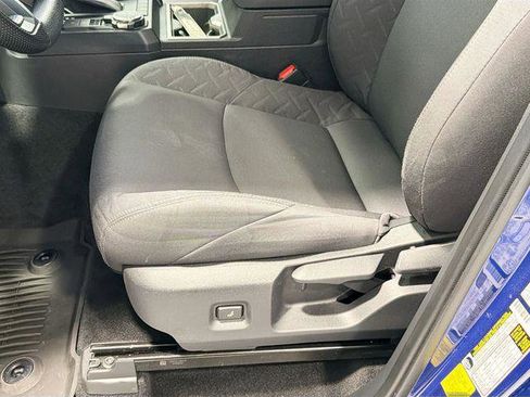 Certified 2025 Toyota Tacoma SR5 AWD/4WD image 16