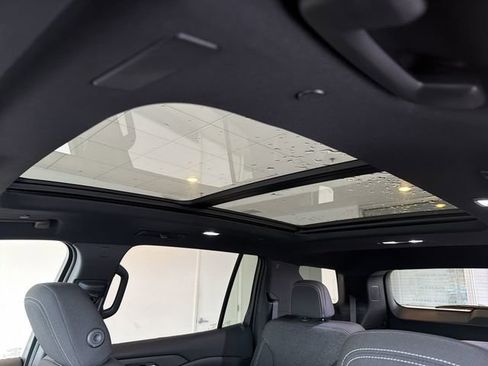 New 2026 Chevrolet Traverse LT w/ Sun and Wheel Package image 25