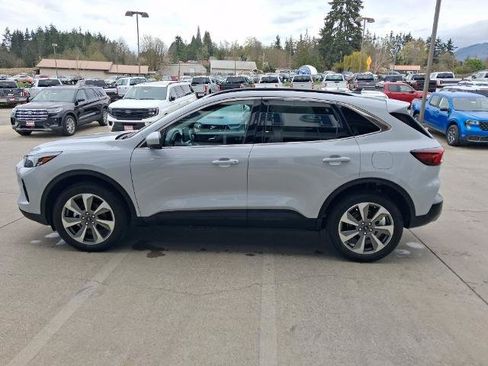 Certified 2025 Ford Escape Platinum AWD/4WD image 4